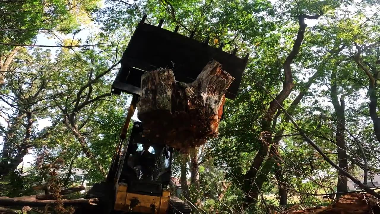 The ULTIMATE Skid Steer Attachment? 4-in-1 Bucket Does It ALL!