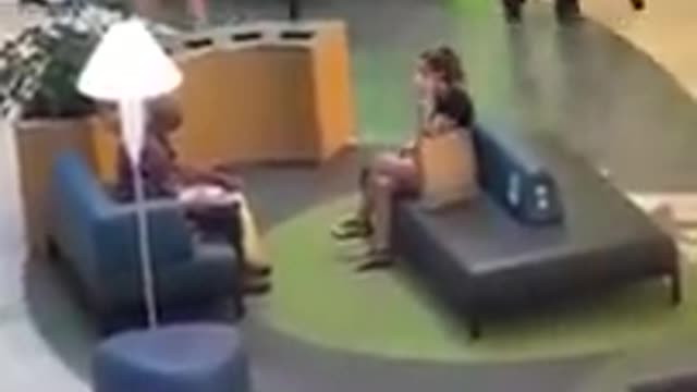 Драка в торговом центре