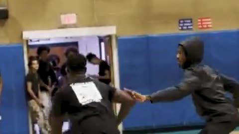 WATCH ME GET THIS DUNK ?