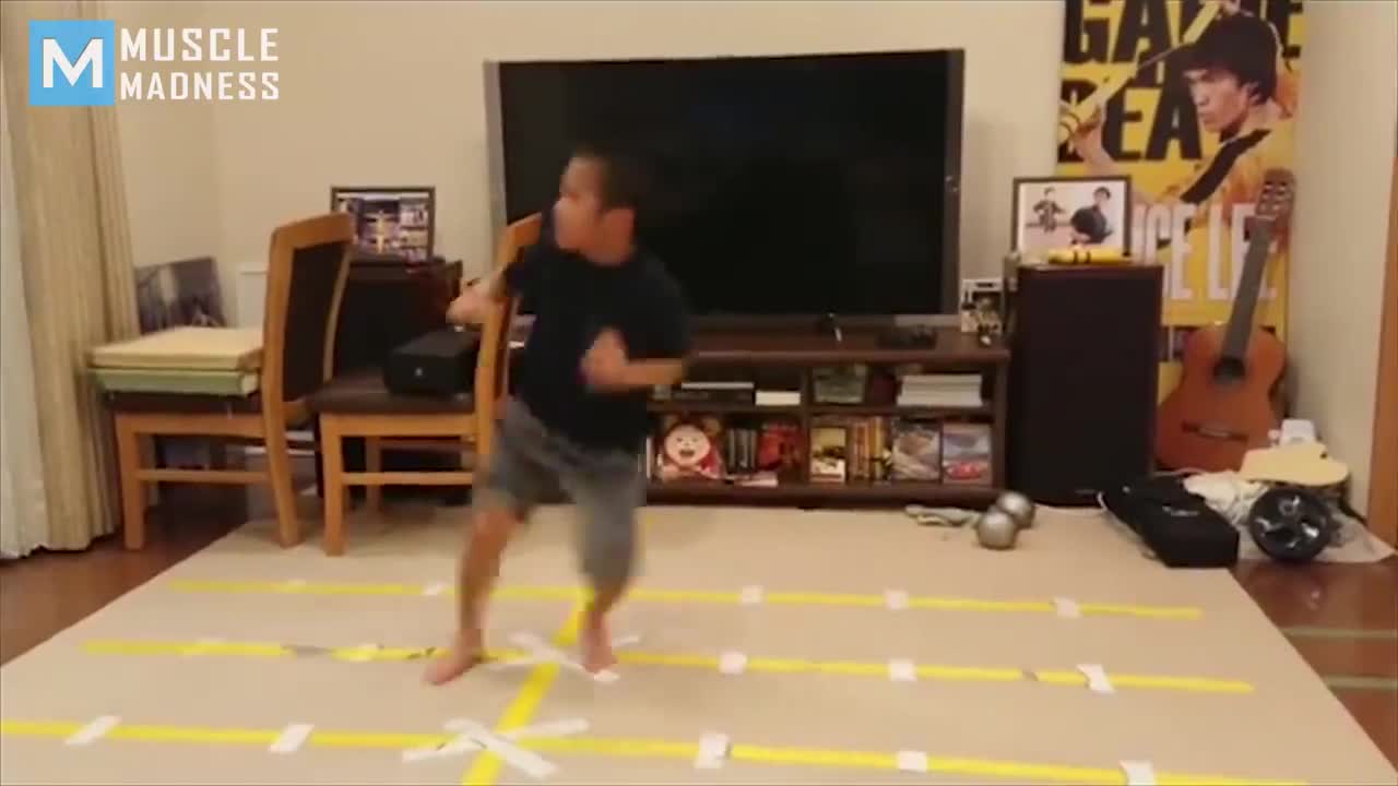 THE MOst FAntastic KID Observe that YOung AGe LIKE this is very GOOD in martial arts wow ^_^