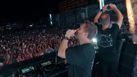 Armin van Buuren & David Guetta feat. Aldae - In The Dark