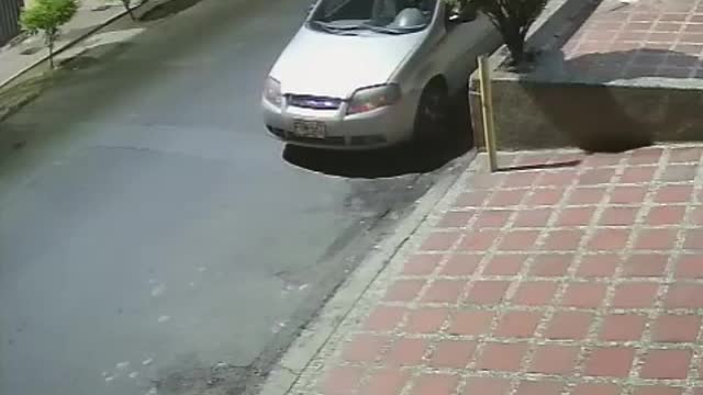 Video: Así de fácil se roban los computadores de los carros