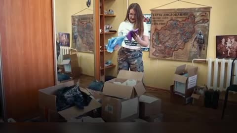 Women from all over the country collect winter equipment for Russian fighters