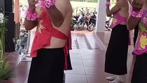 Ngày 20/11 các cụ múa rất đẹp