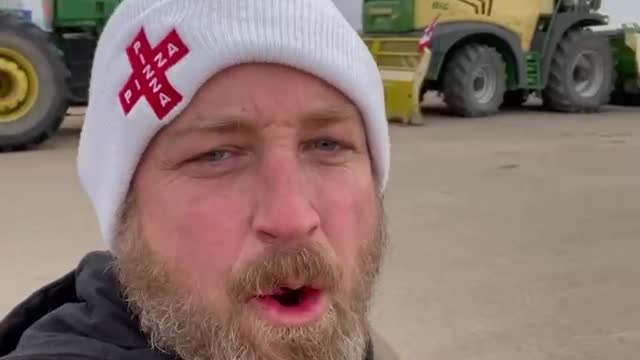 Montana/Coutts Alberta Border 1pm at the US border - Farmers and Truckers Hold the Line