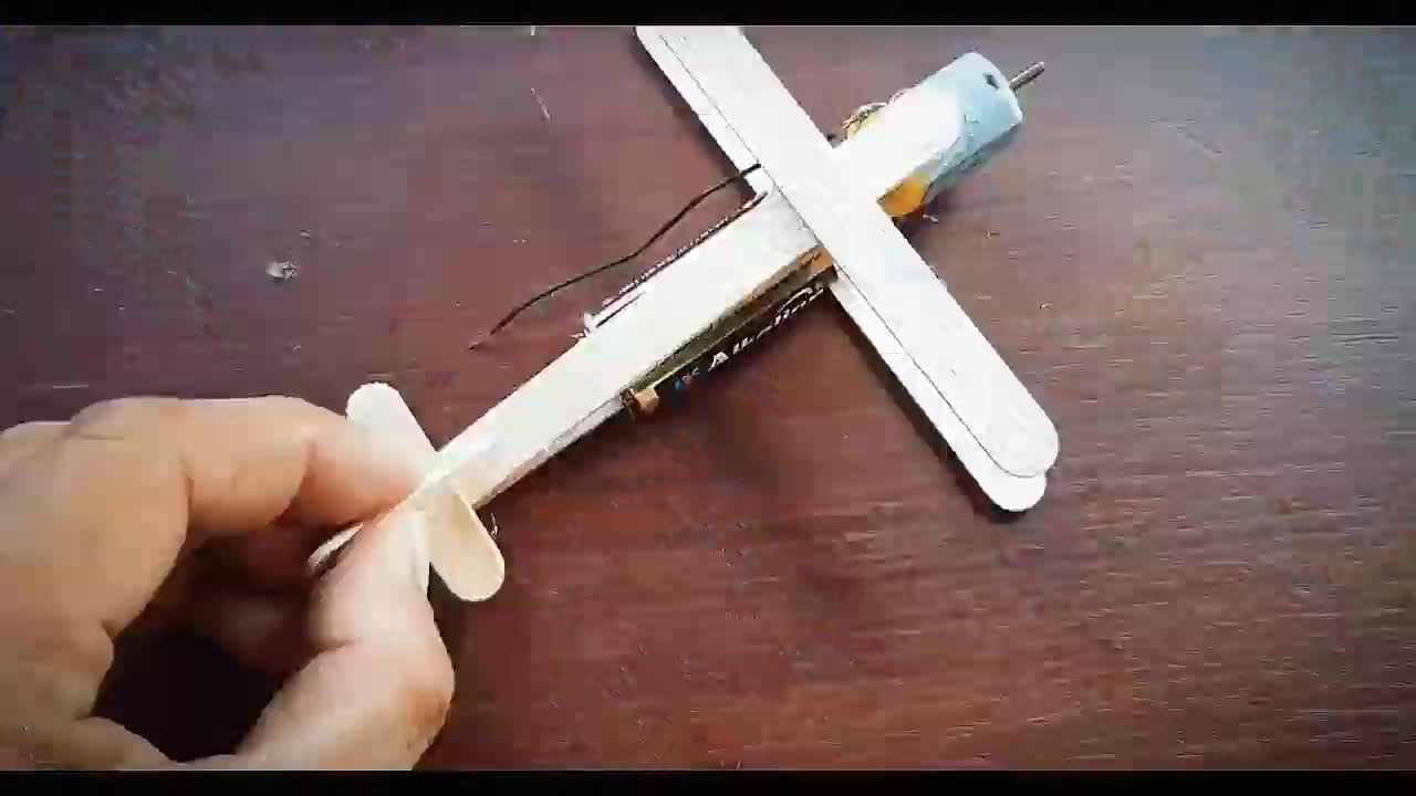 Build an electric plane out of ice cream sticks