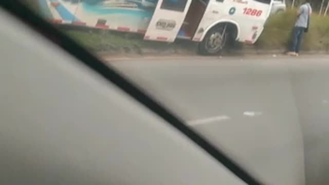 Bus de Copetran se accidentó este martes en la vía al Aeropuerto