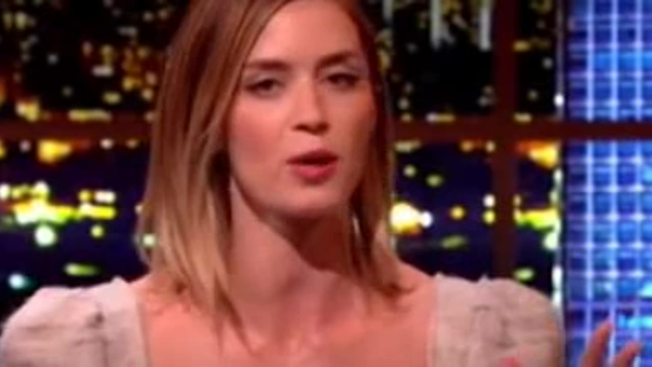 Emily Blunt Issues Apology for Past Remarks on Waitress's Appearance