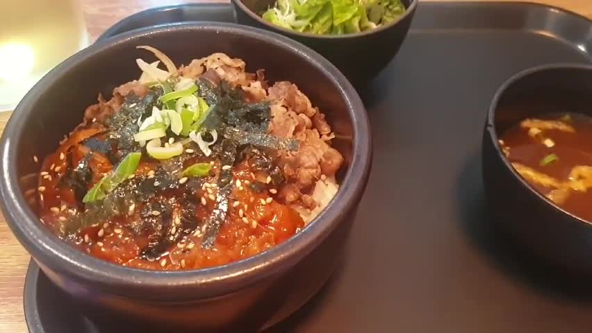 This is kimchi bulgogi rice bowl sold only in Korean restaurants.