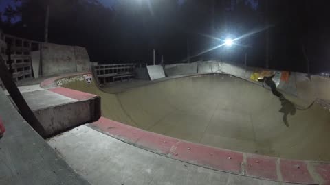 SkateTrip w/Fishbanks Crew up to Pat Blacks Full bowl. Vid#1