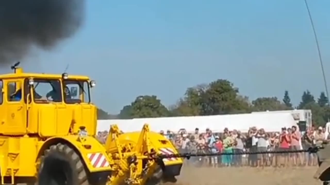 tractors stuck, machines accelerating (26)