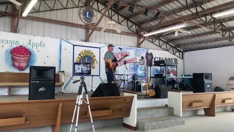 Mr. Ellijay performs at Apple Festival