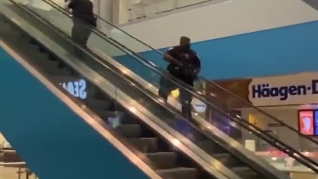 🚨#BREAKING: Reports of an active shooter at Mall of America