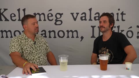 Nagyon súlyos, sötét dolgokról írok – Mező Gábor az első novelláskötetéről, régi és új ügynökökről