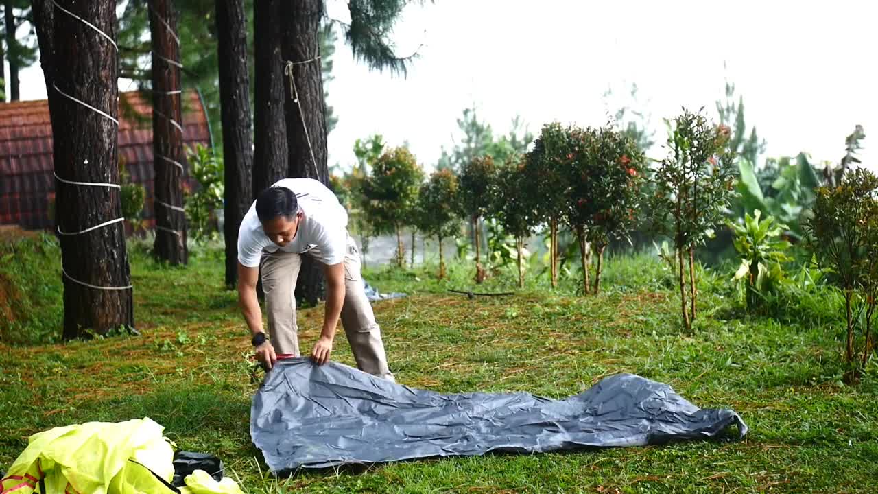 SOLO CAMPING - BERKEMAH DI SAAT HUJAN DAN MENIKMATI SECANGKIR KOPI. ASMR-9