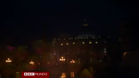 9. Cae un rayo en el vaticano despues que el papa dimite