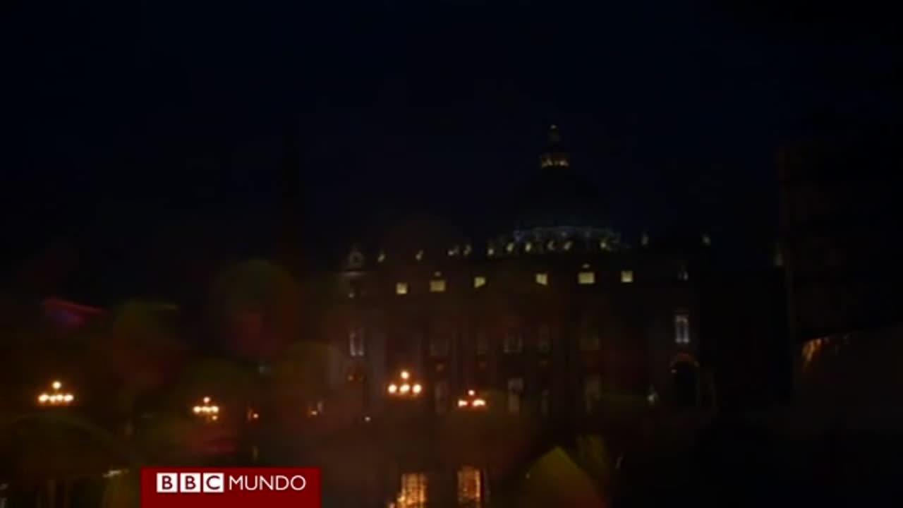 9. Cae un rayo en el vaticano despues que el papa dimite