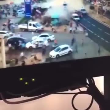 ŁAMANIE: Wiele osób zginęło po śmiertelnym wypadku ciężarówki z naczepą w Mardin w Turcji