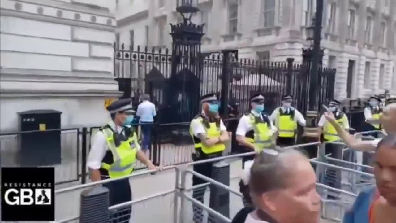 BBC Reporter Nick Watts Chased Down By Large Group Of Anti-Lockdown Protesters