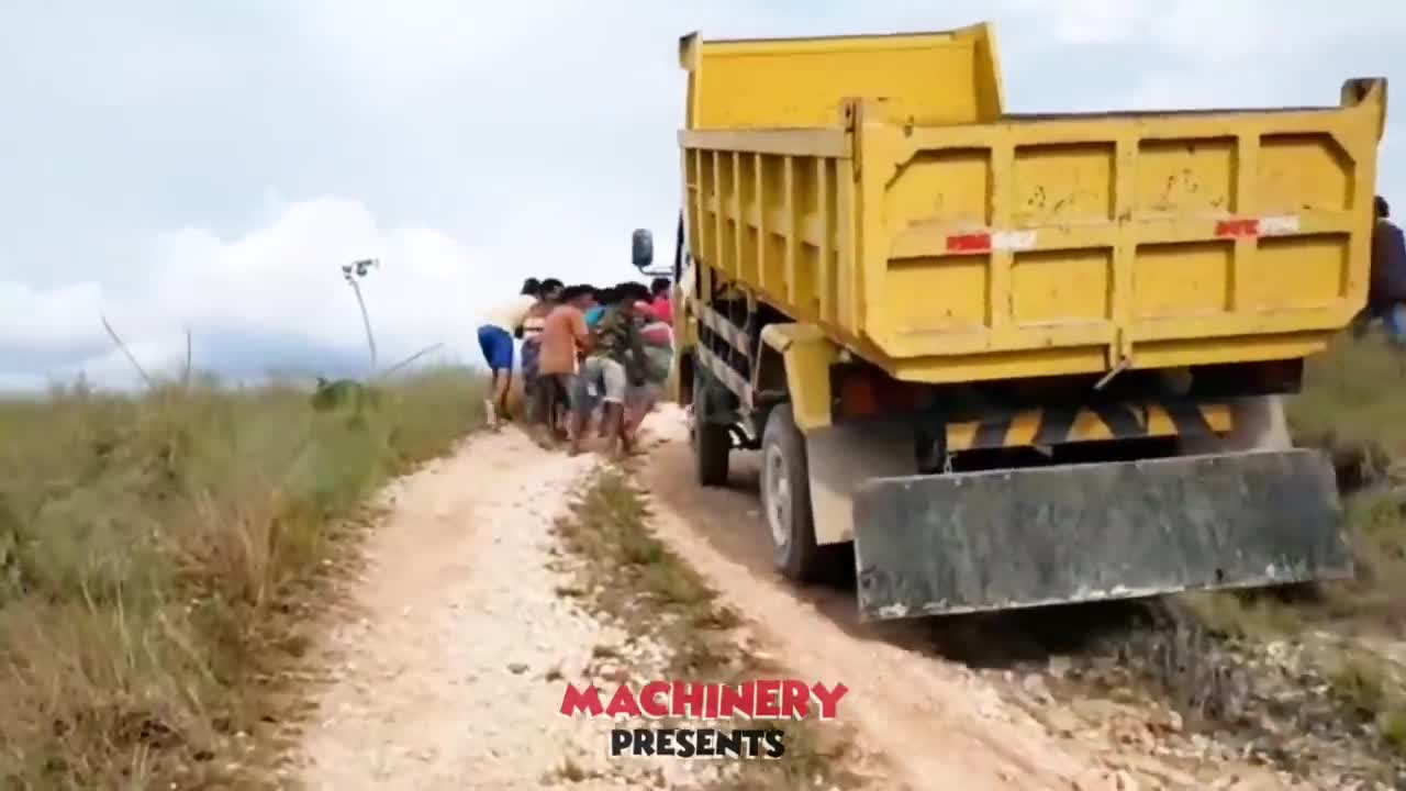 Dangerous and Extreme Truck Fails