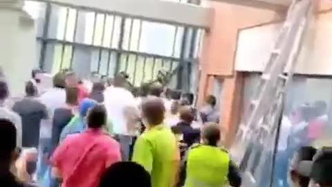 Pánico causó balacera al interior de un Centro Comercial en Cali