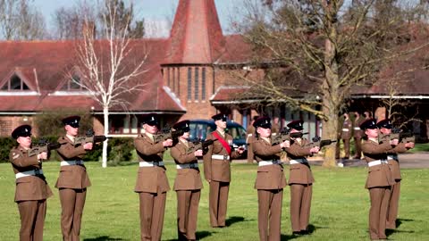 Family farewells Captain Tom at funeral