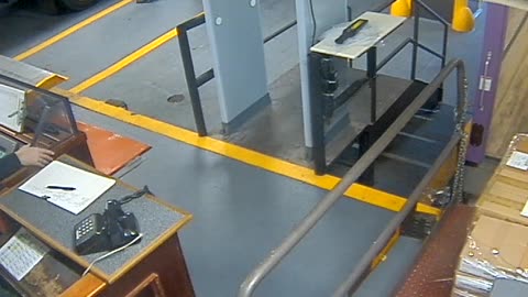 3205LHOBBACStLoadingDock_2021-01-06_07h59min50s413ms.mp4