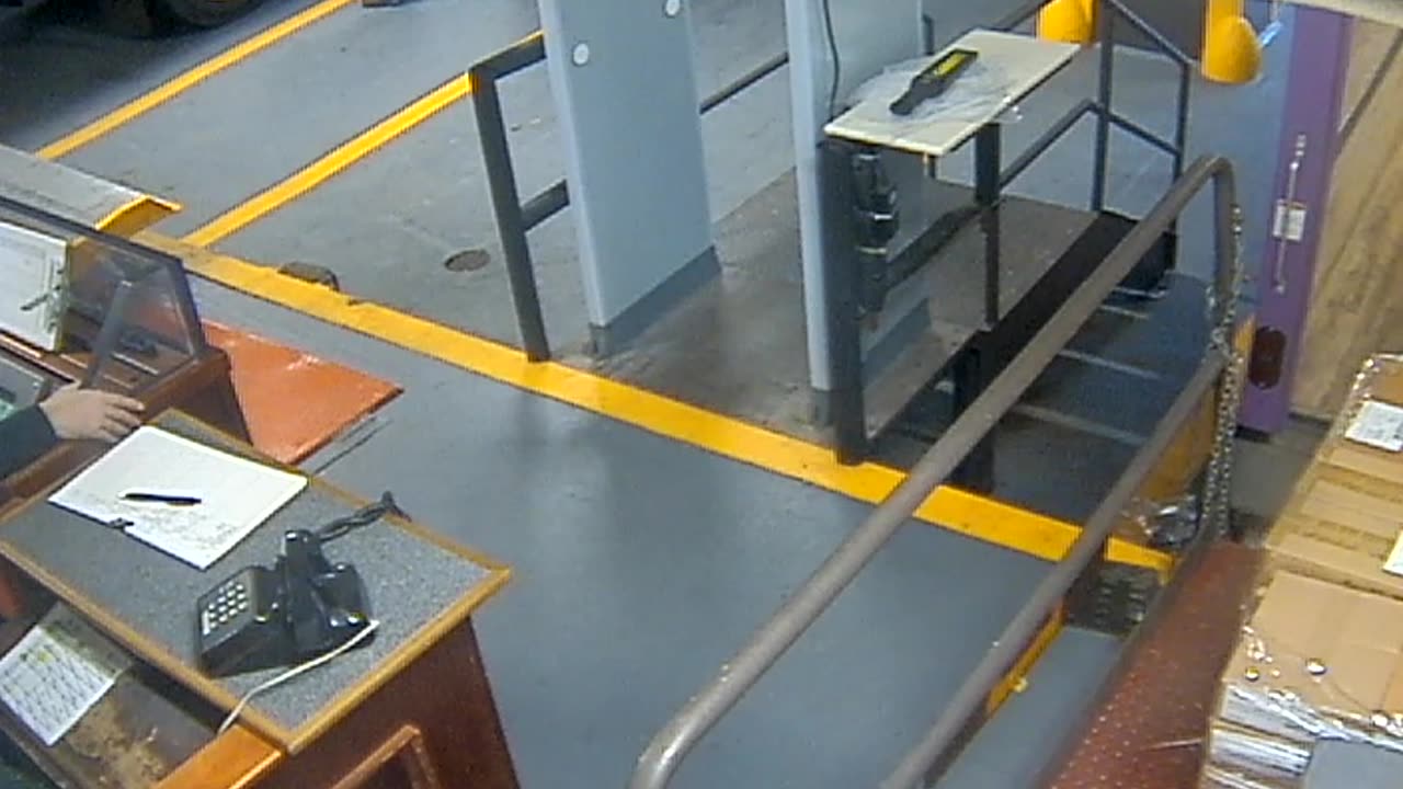 3205LHOBBACStLoadingDock_2021-01-06_07h59min50s413ms.mp4