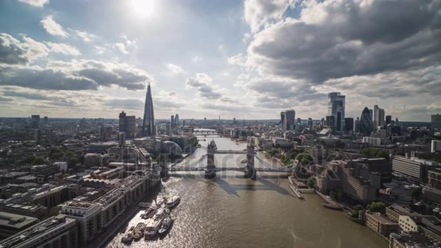 منظر جميل جدا Majestic Tower Bridge, Sunny Day, Establishing Aerial View of London