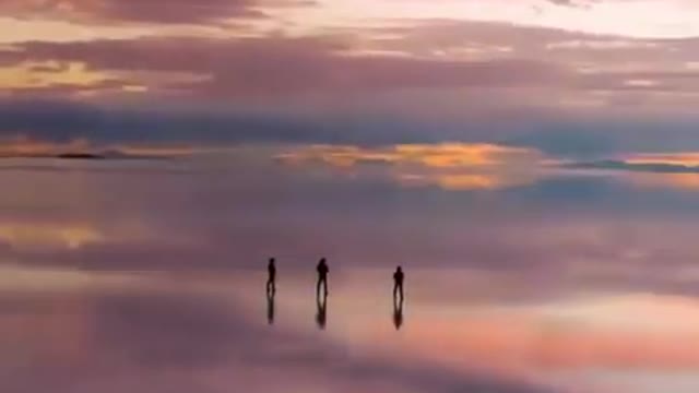 O pôr do sol no Salar de Uyuni é diferente de qualquer outro lugar do Mundo