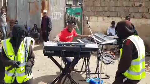 Saviour Bee disciplined a man for misusing keyboard skillfully - piano seben