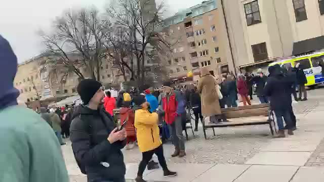 Demonstration på Medborgarplatsen om Coronasituationen