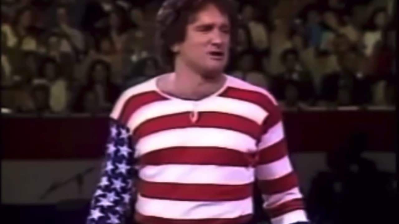 Robin Williams as the American flag