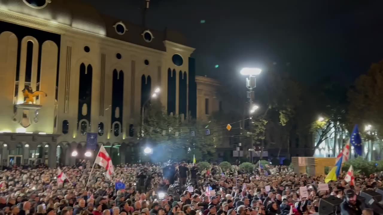 🇬🇪✊ Georgian opposition is holding another rally, the participants of which do