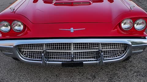 Walk around of a 1960 Ford Thunderbird