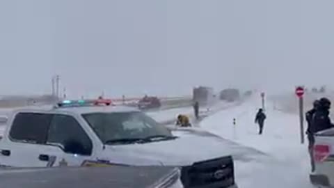 Farmers break through RCMP barricades setup near Coutts, Alberta