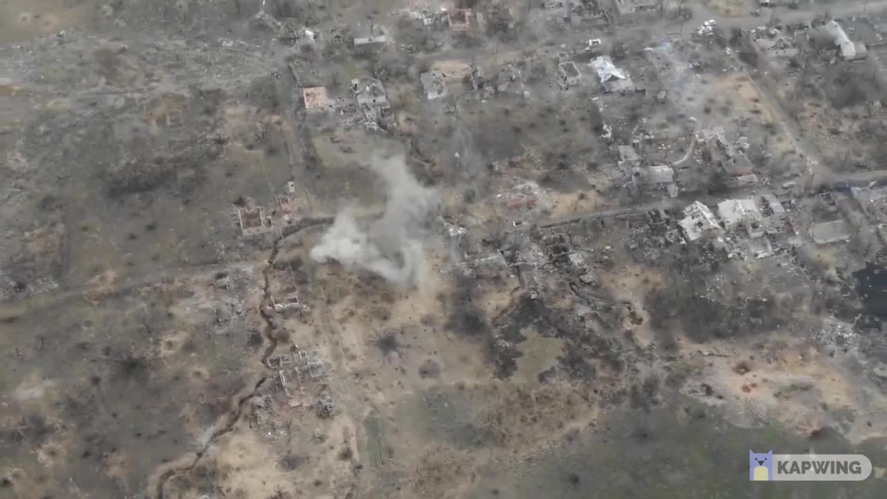 Artillery of the Donetsk People's Republic strikes at Ukrainian positions near Marinka