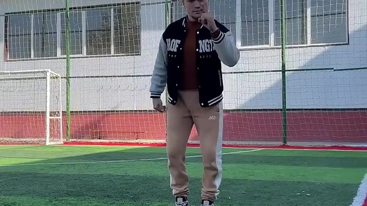 Is this boy flying in the air-🤔😱