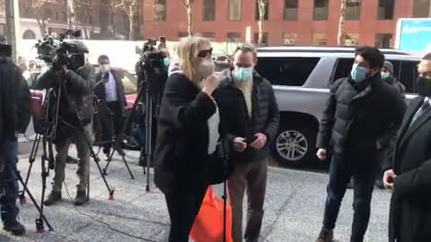 Trump supporter stands up to Schumer in New York City