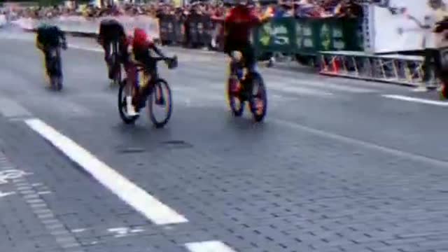 bicycle race fall