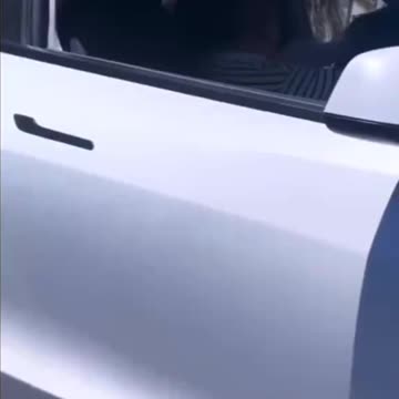 Good Samaritans intervene and aid a man during a carjacking incident.