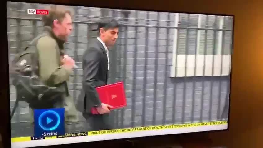 Watch his ring binder be red…then after the car it’s green