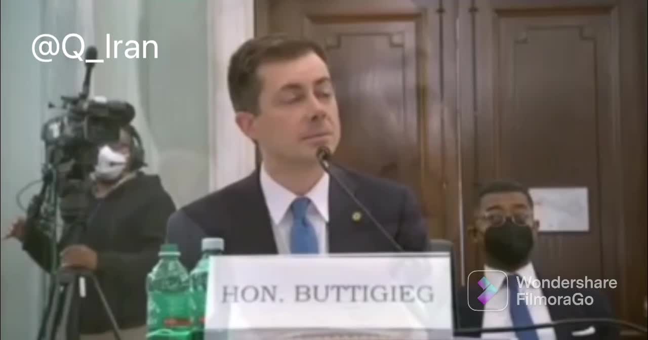 Look at him and laugh 😁 😁