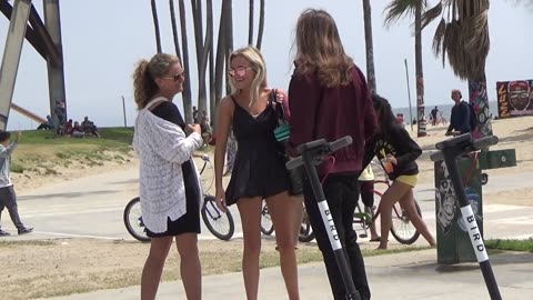 5. Josiah Flirting with Girl and Mom in Venice Beach - The Attractive Man