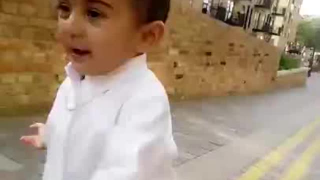 Baby Funny Video 2018 - American Baby Videos - 1 year old baby walking on street - Kids Fun