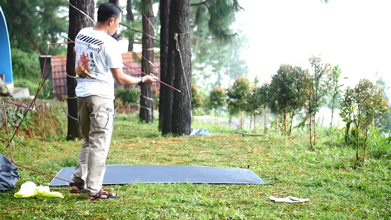 SOLO CAMPING - BERKEMAH DI SAAT HUJAN DAN MENIKMATI SECANGKIR KOPI. ASMR-17