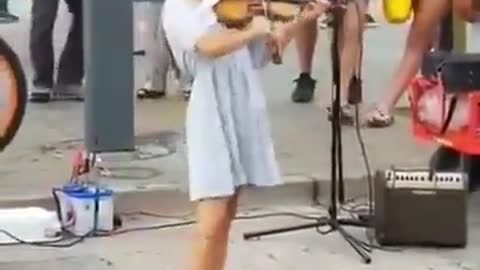 Violin talent in the middle of the street
