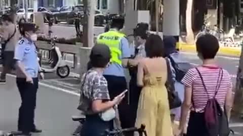 20220917 不同國家的警察，文明程度差很大！