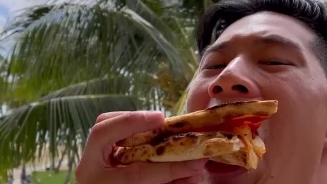 just wow pizza 🍕😋