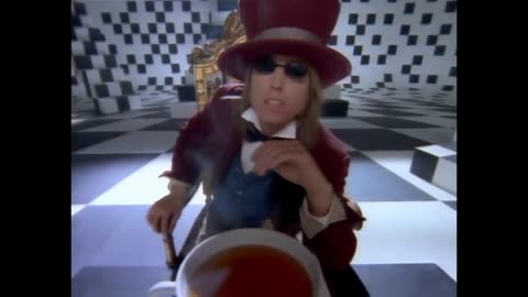 Tom Petty And The Heartbreakers - Dont Come Around Here No More ( Video)